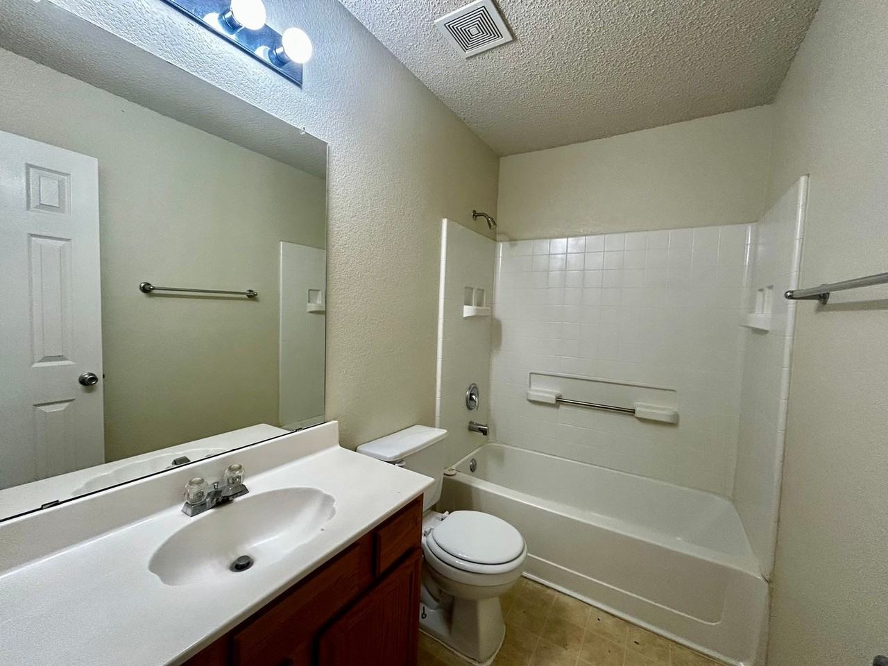 909 Meadowlark Dr - Photo 2 of 21