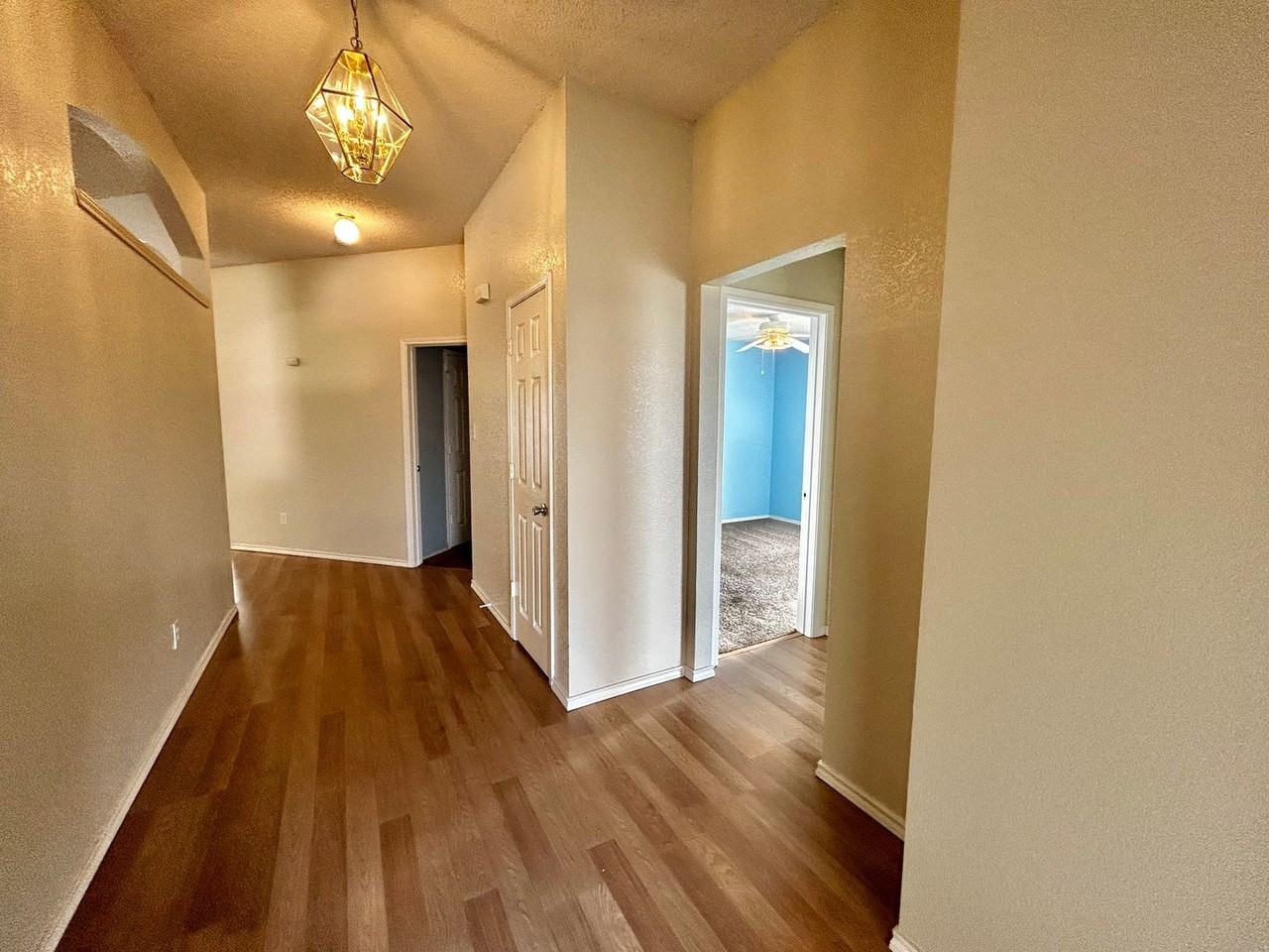 909 Meadowlark Dr - Photo 3 of 21