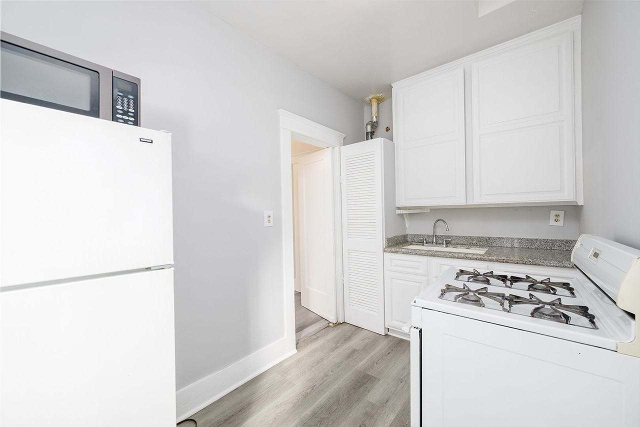 528 Olive St - Photo 3 of 10