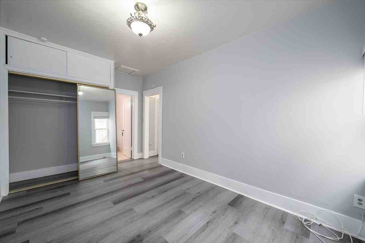 528 Olive St - Photo 4 of 10