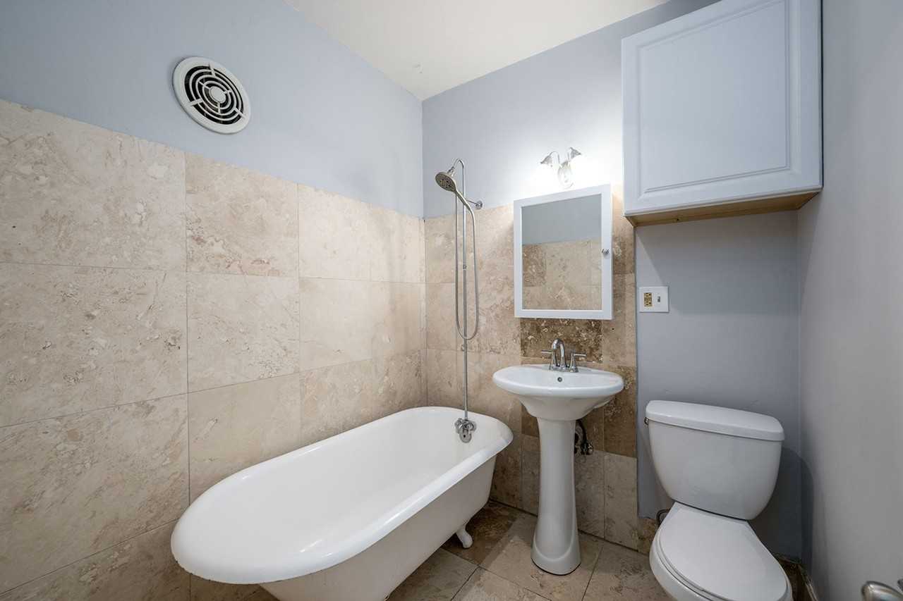 528 Olive St - Photo 5 of 10