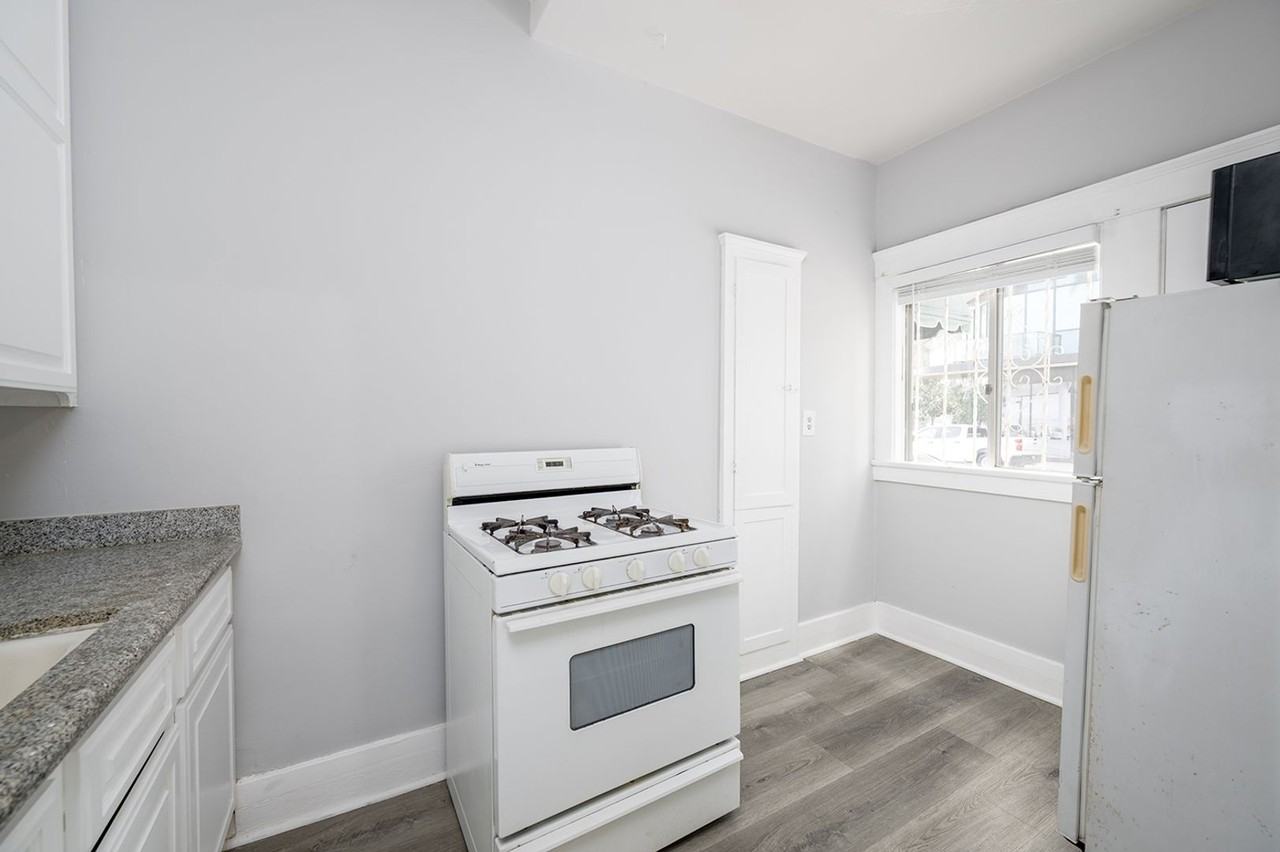 528 Olive St - Photo 6 of 10