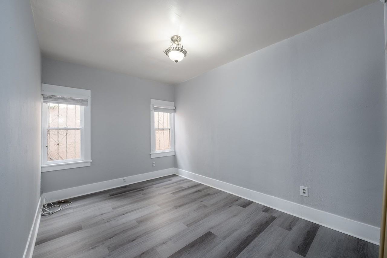 528 Olive St - Photo 7 of 10