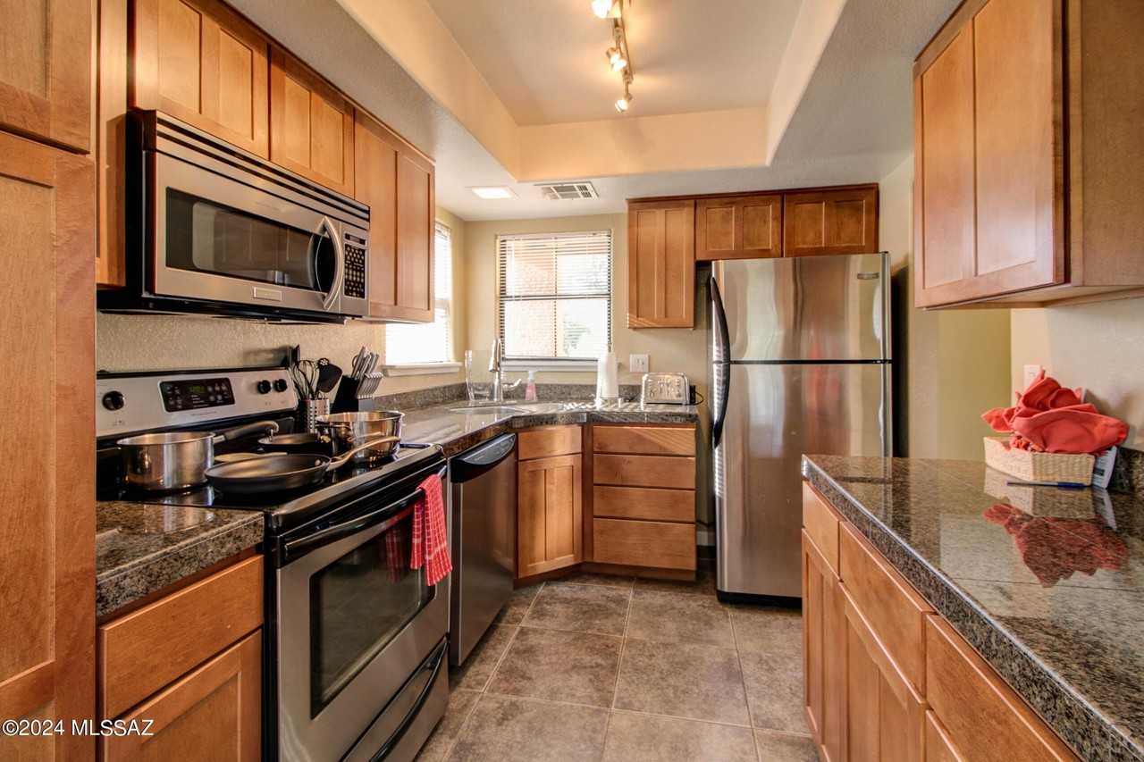 6651 N Campbell Ave Apt 224 #224 - Photo 4 of 19