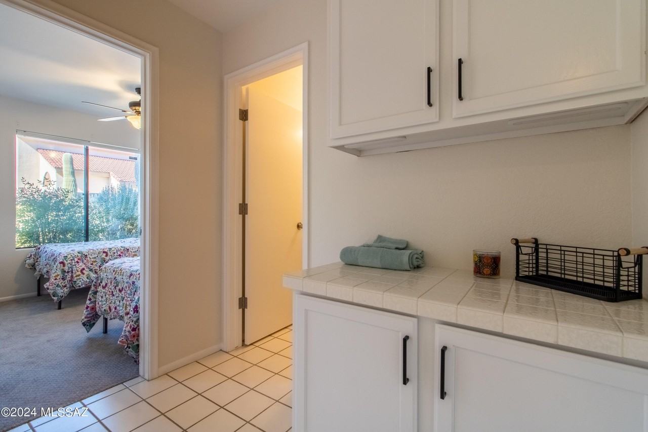 10400 N Fair Mountain Dr - Photo 2 of 28