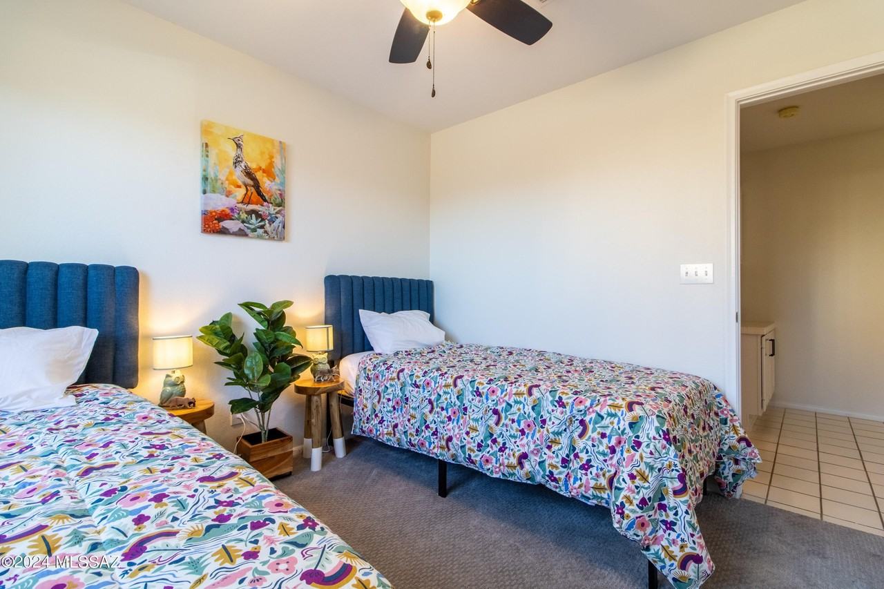 10400 N Fair Mountain Dr - Photo 4 of 28