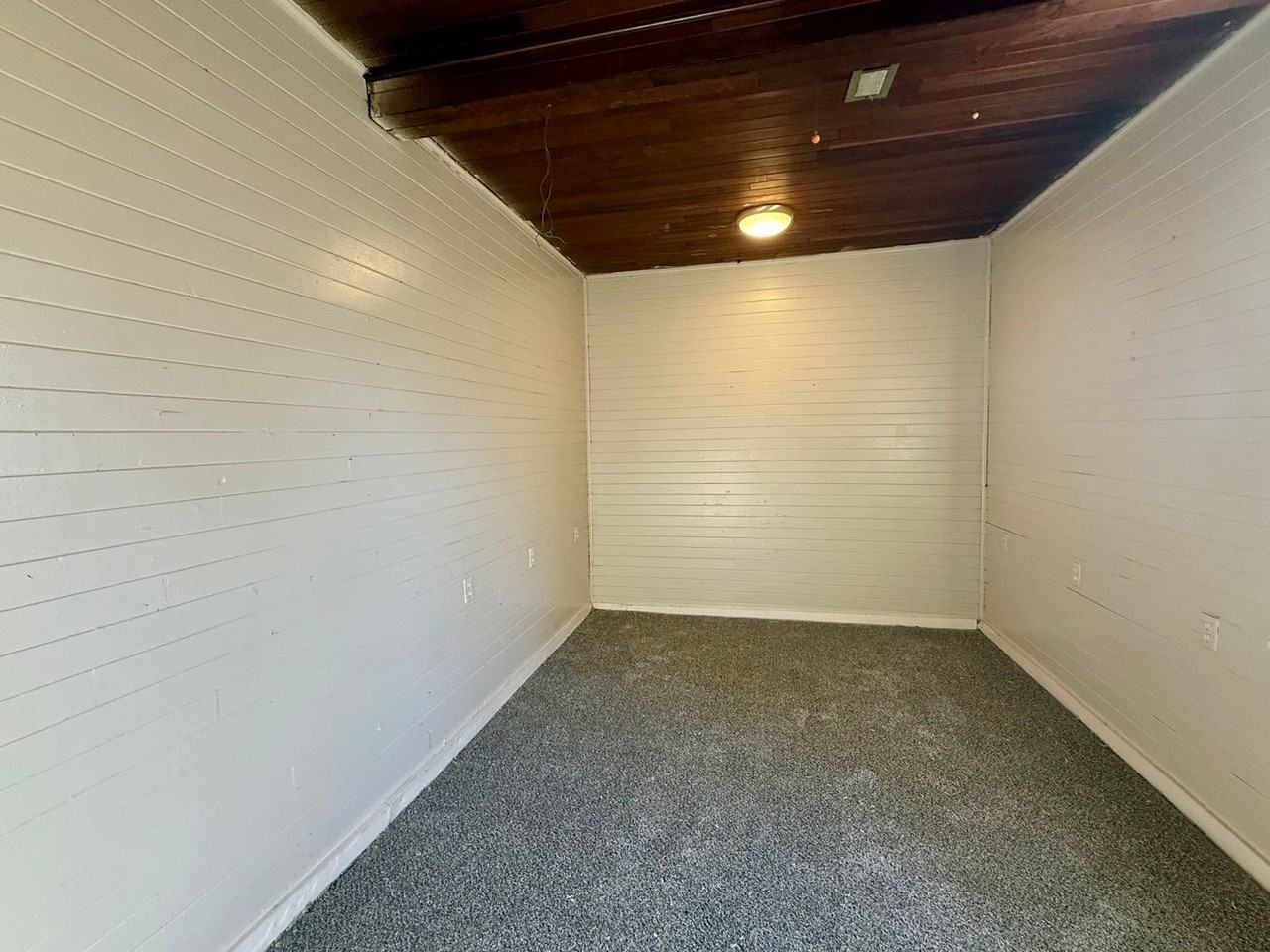 1443 S Hydraulic St - Photo 4 of 13