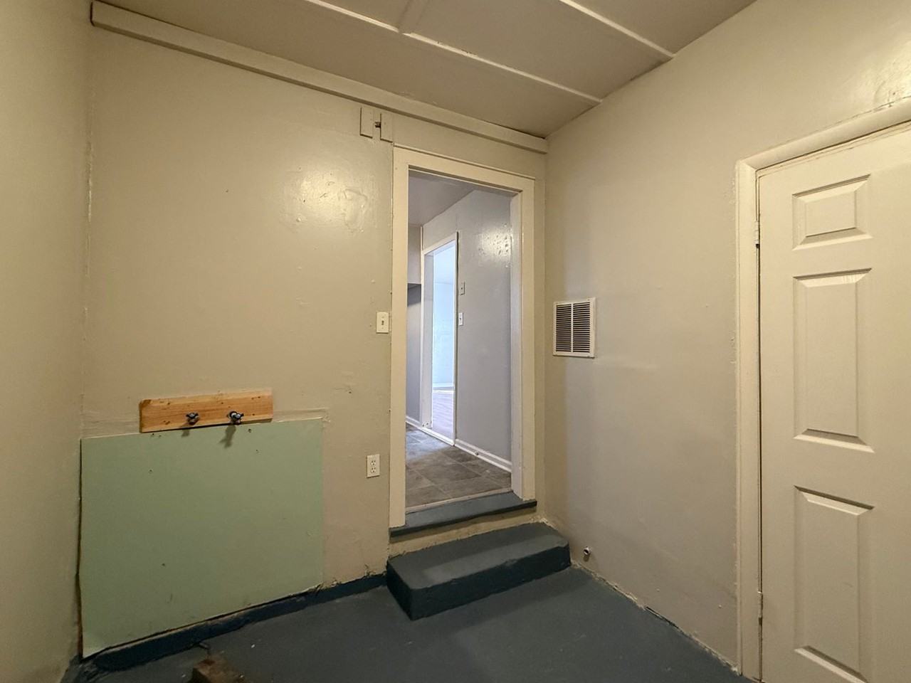 1443 S Hydraulic St - Photo 7 of 13