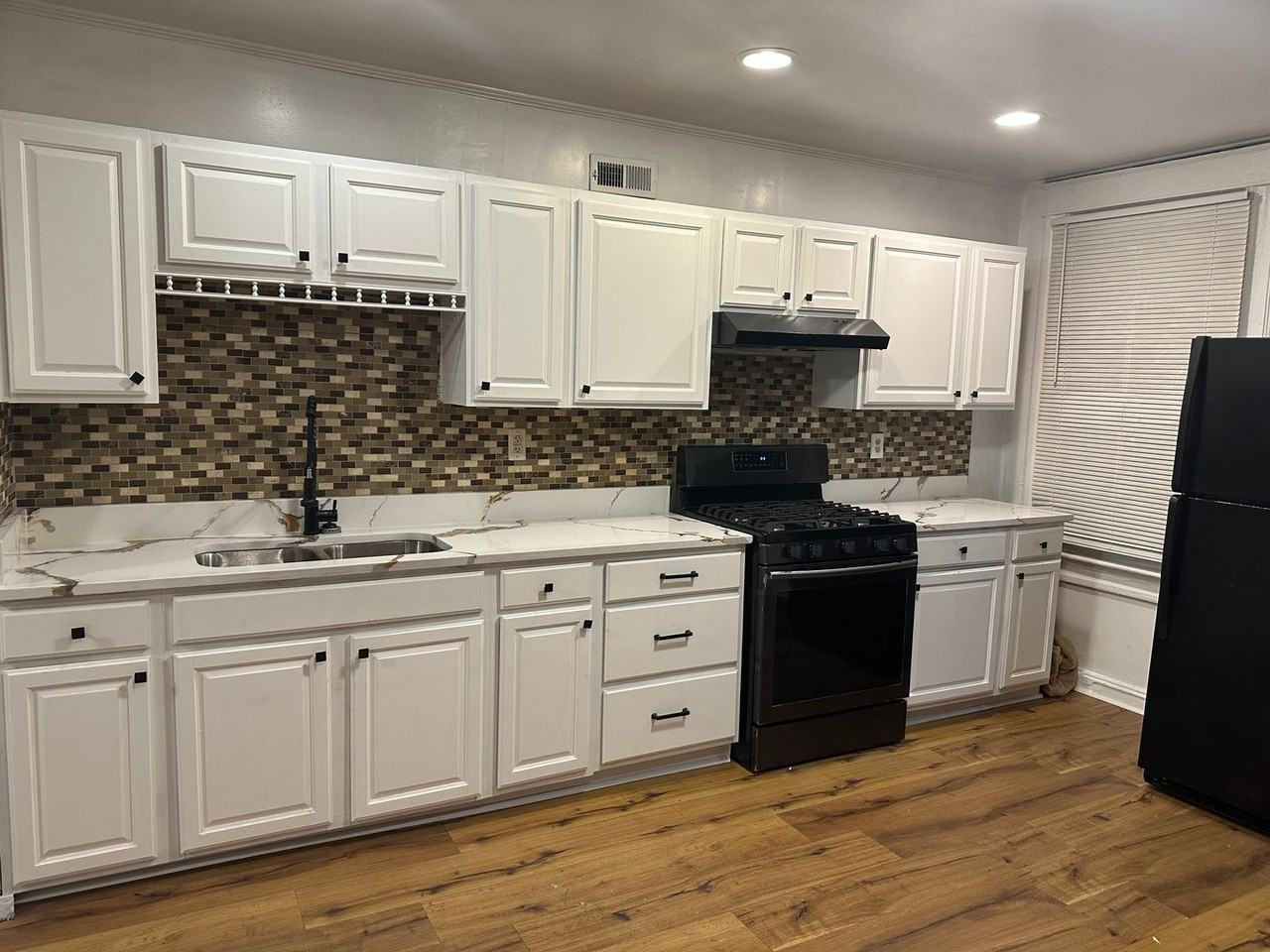 1141 Ashburton St - Photo 4 of 15