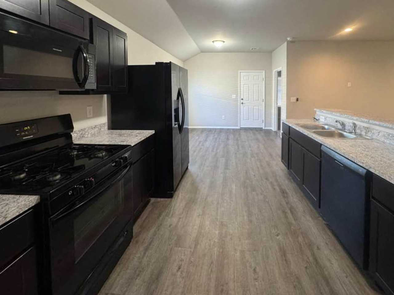 1515 Chuck Wagon Dr - Photo 5 of 16