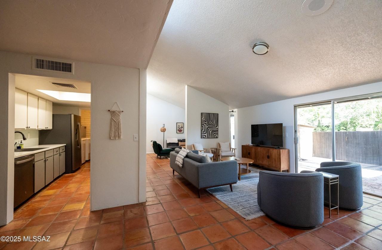 5701 N Glenn Street unit: 5 #5 - Photo 2 of 20