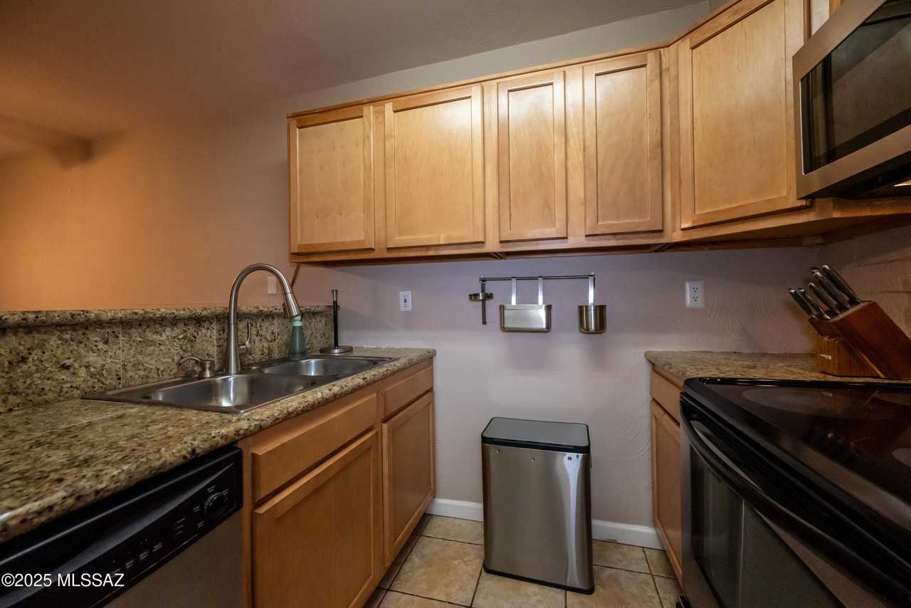 941 N Euclid Ave Unit 121 #121 - Photo 3 of 29