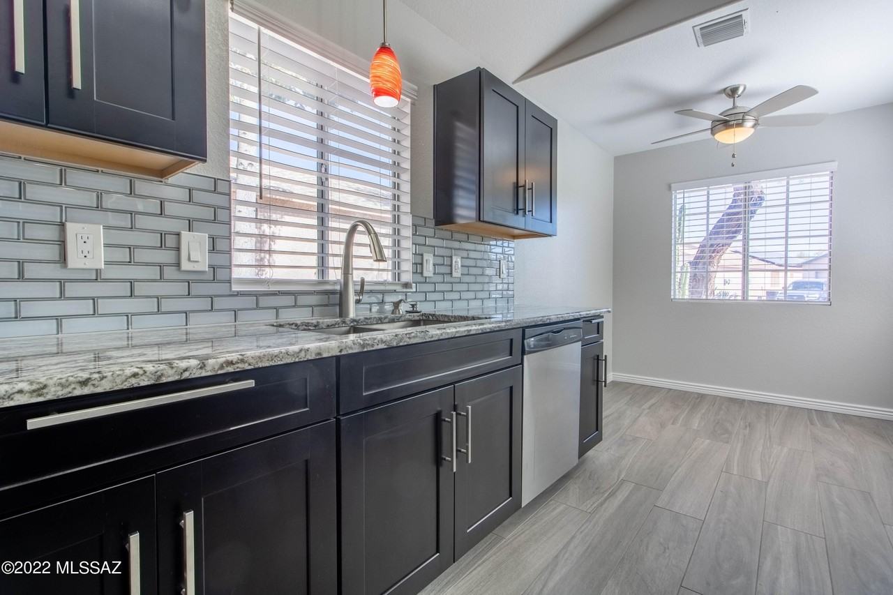 3688 W Sunglade Dr - Photo 3 of 16