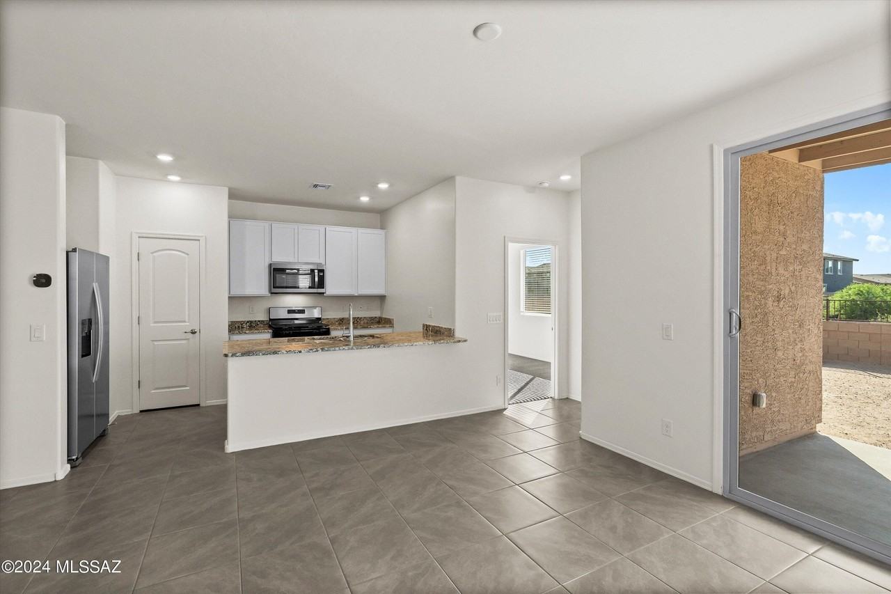 12540 N Krista Ave - Photo 7 of 34