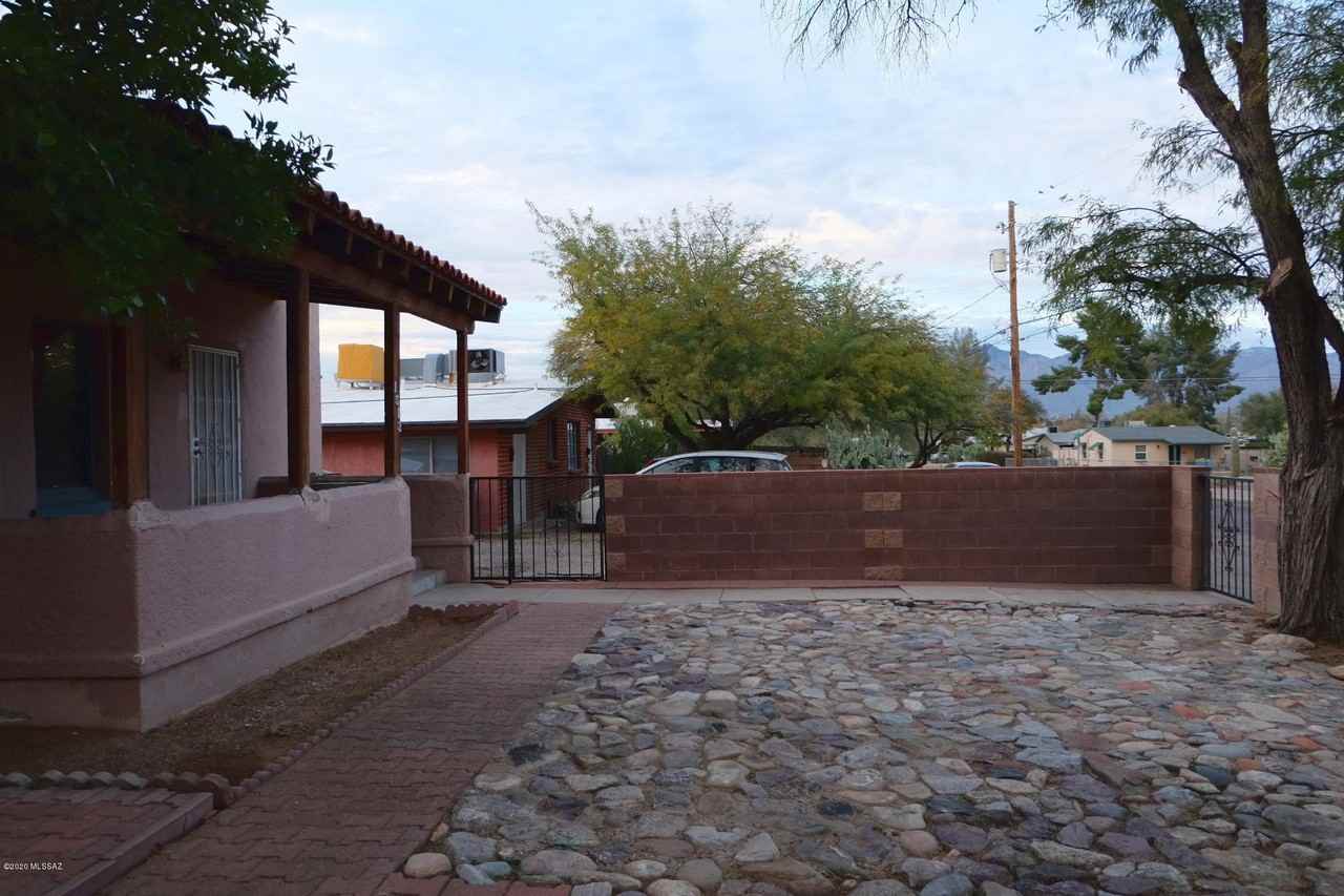 1513 N Winstel Blvd Unit 1 #1 - Photo 3 of 27