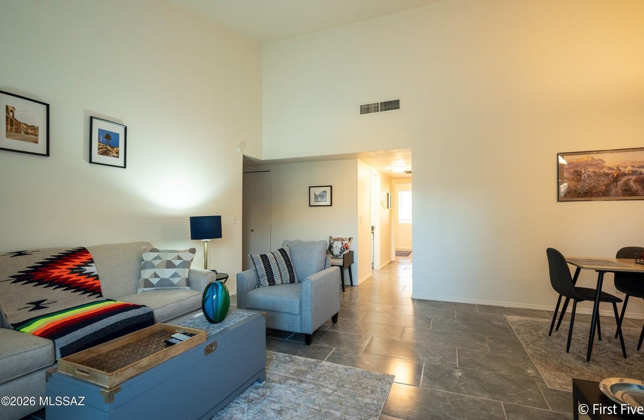 816 S Langley Ave Unit 204 #204 - Photo 4 of 20