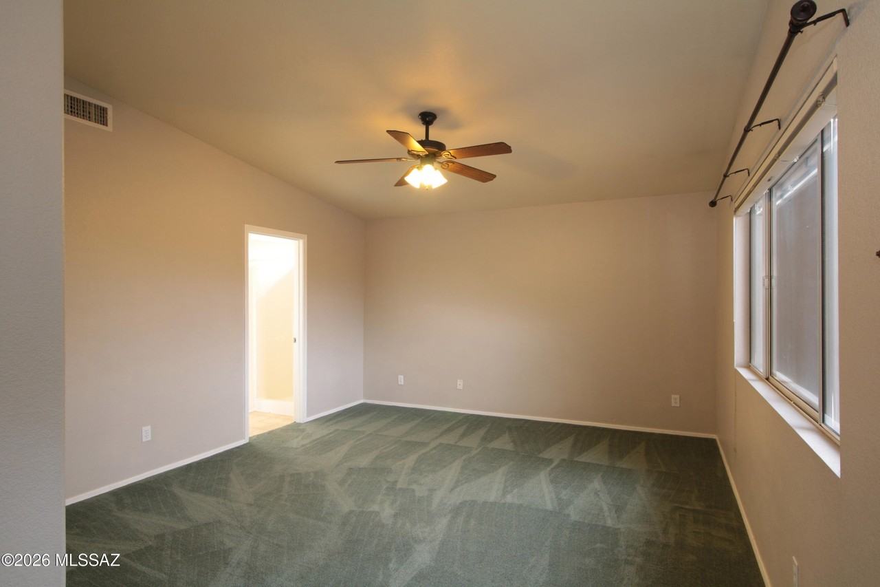 6081 N Applesauce Ct - Photo 6 of 10