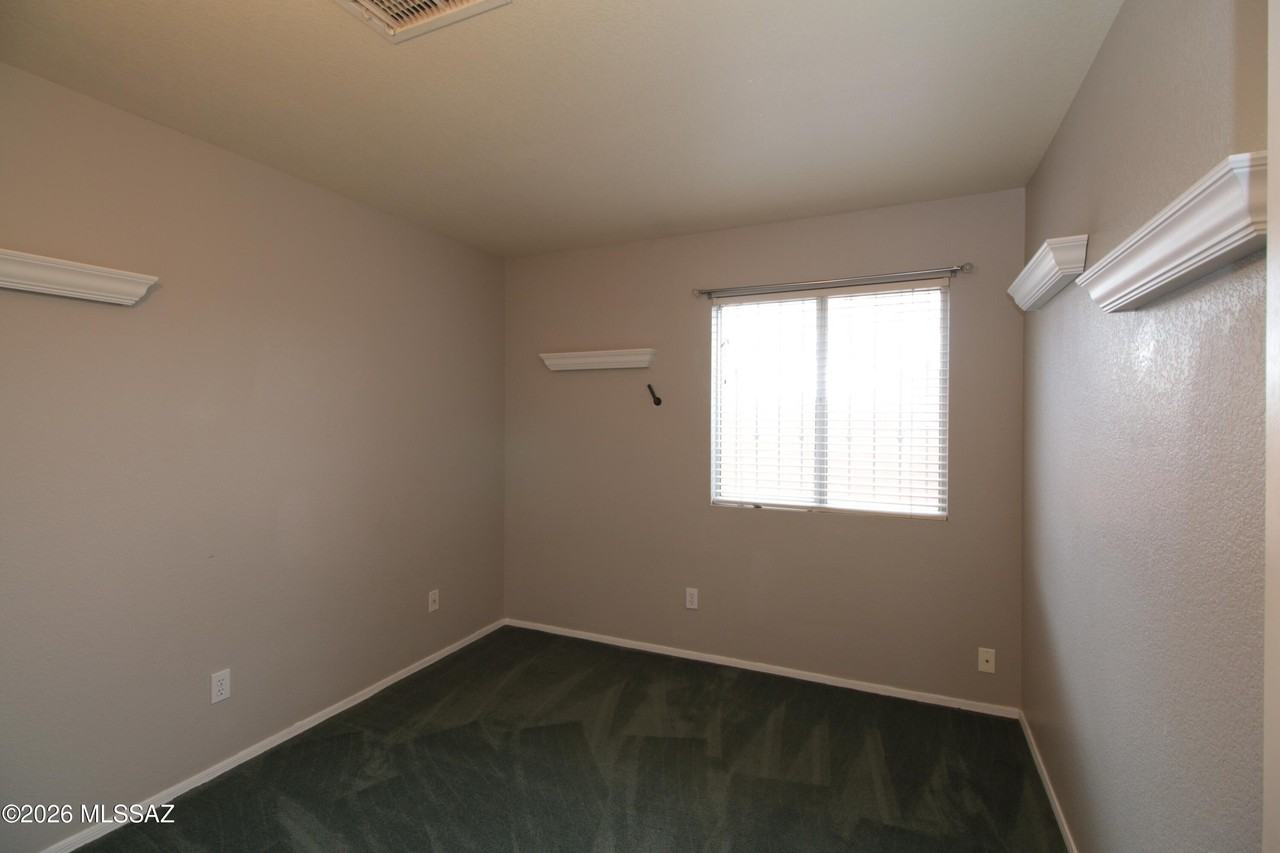 6081 N Applesauce Ct - Photo 7 of 10