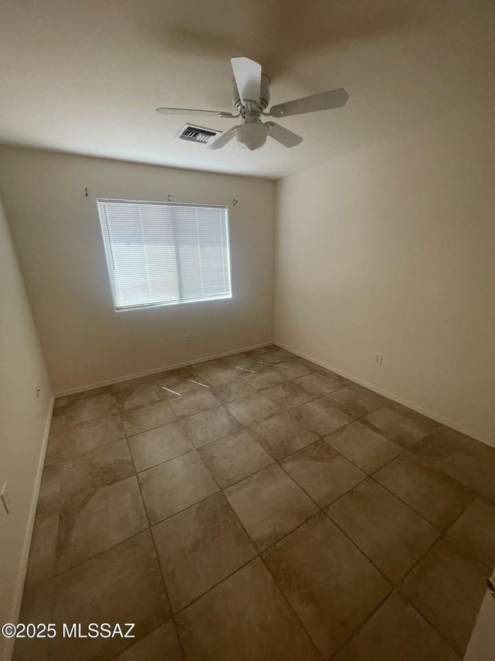 3096 W Mountain Dew St - Photo 5 of 31