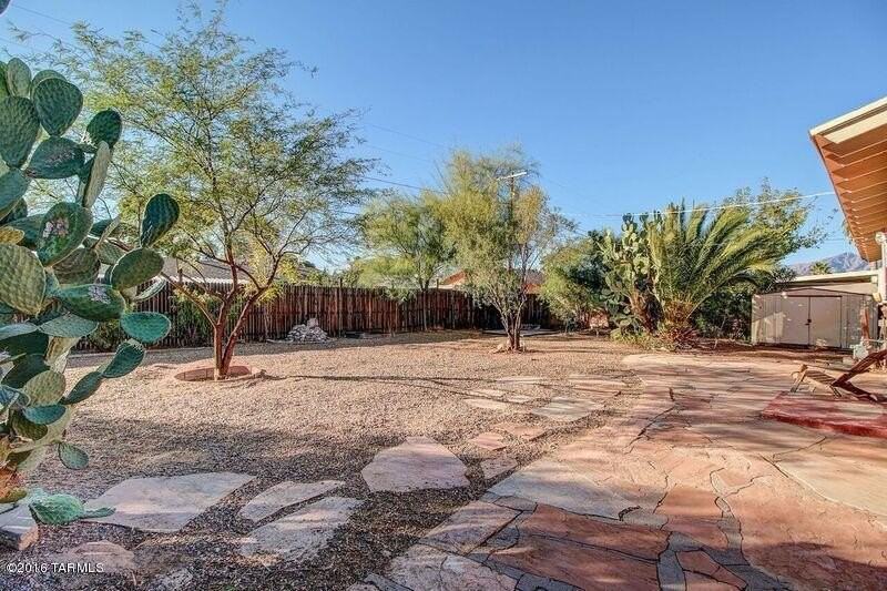 1137 N Nema Ave - Photo 2 of 9