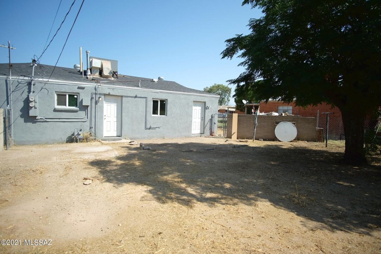 4612 E 19th St - Photo 2 of 24