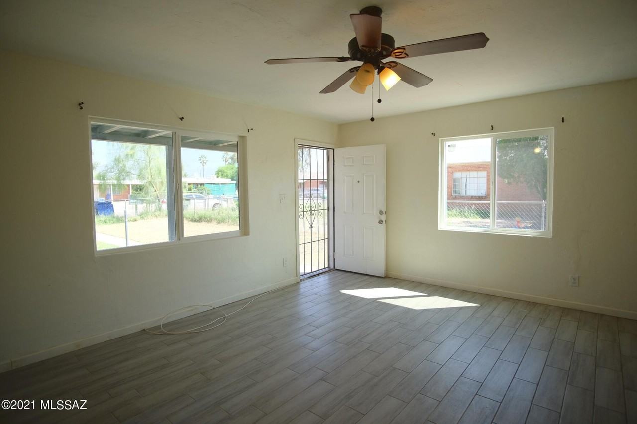 4612 E 19th St - Photo 4 of 24