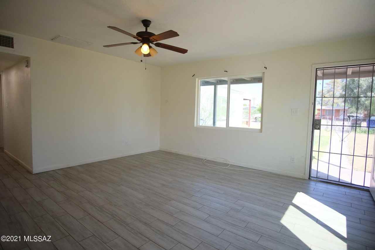 4612 E 19th St - Photo 5 of 24