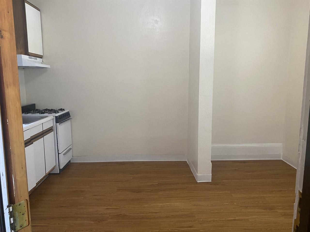 498 25th St #18 - Photo 4 of 7