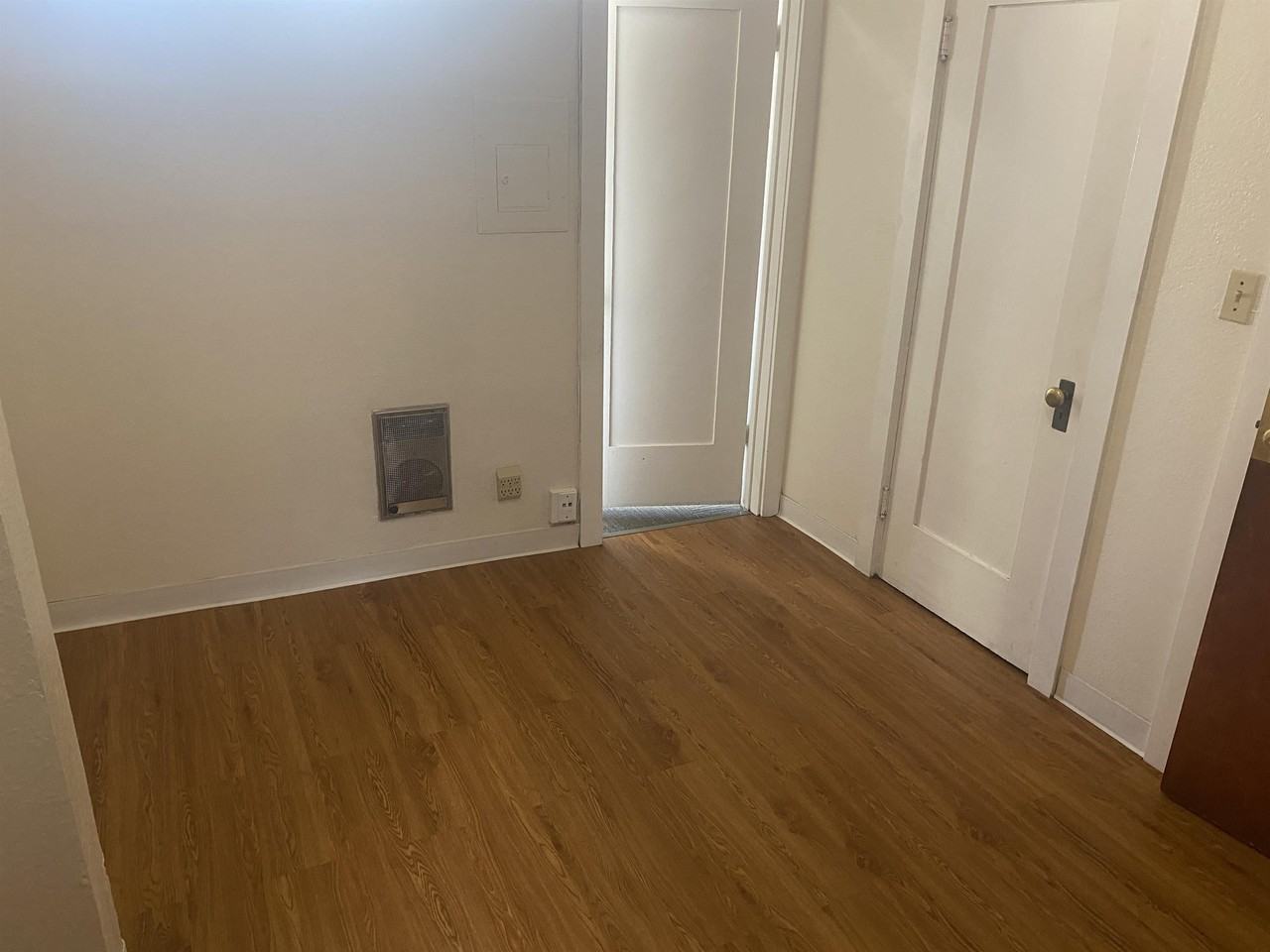 498 25th St #18 - Photo 6 of 7