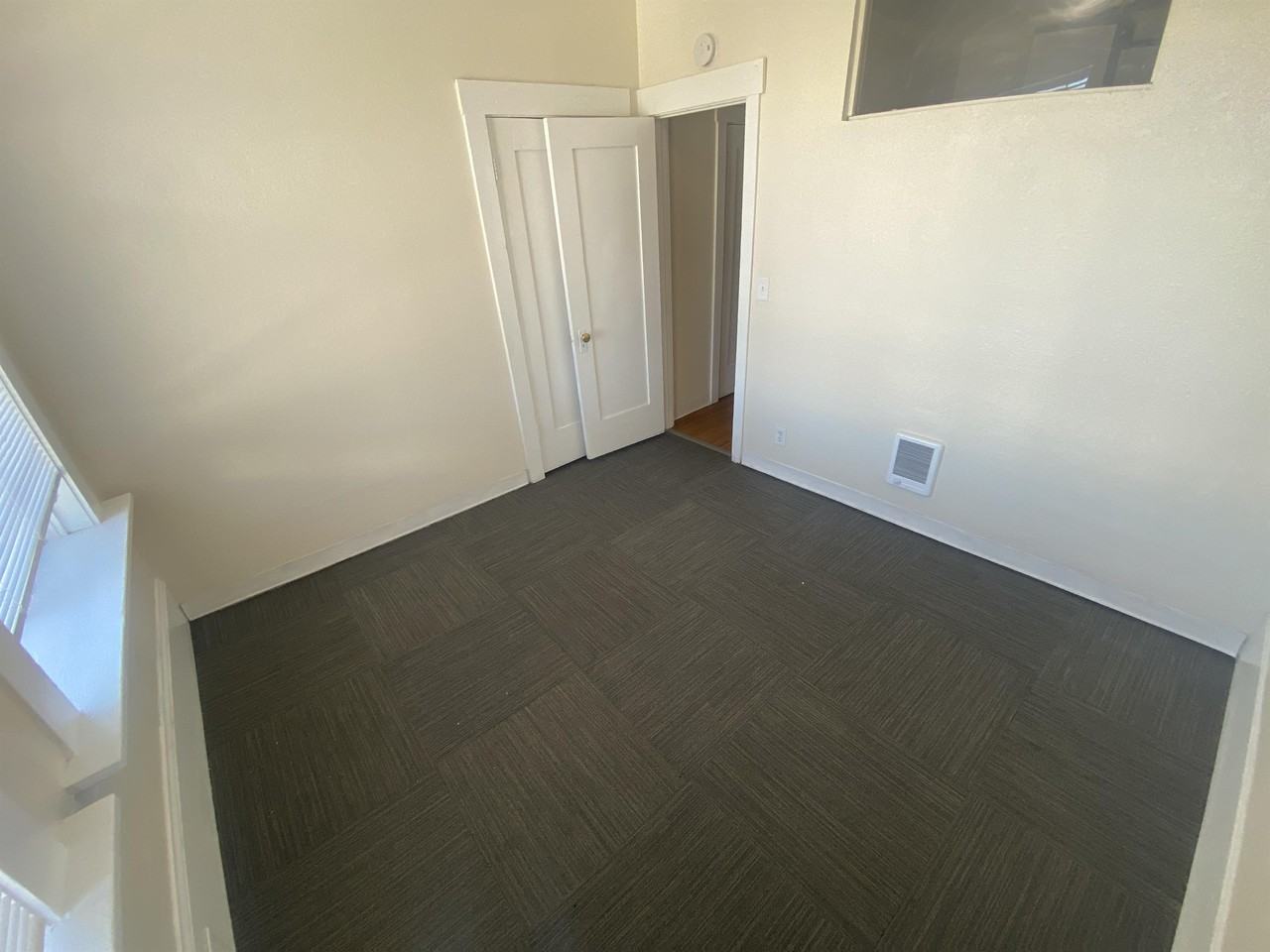 498 25th St #18 - Photo 7 of 7