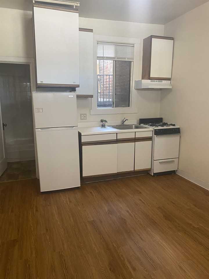 498 25th St #18 - Photo 5 of 7