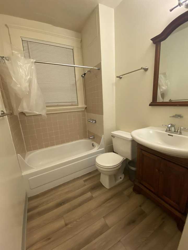 498 25th St #8 - Photo 4 of 8