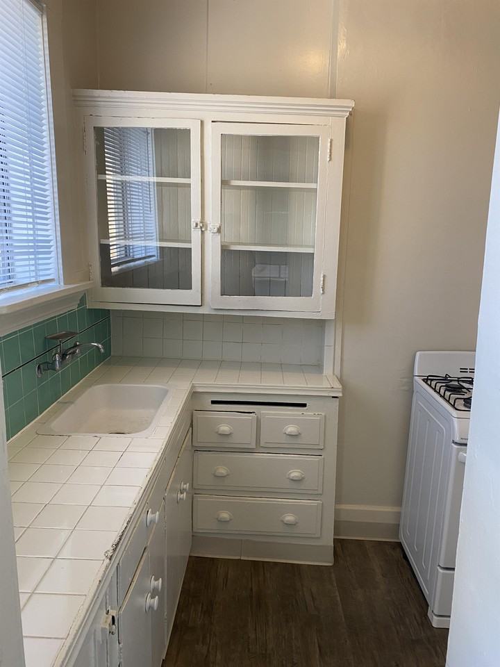 498 25th St #8 - Photo 7 of 8