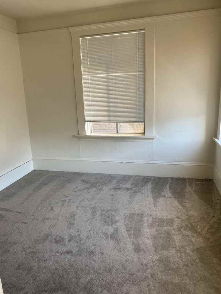 498 25th St #8 - Photo 5 of 8