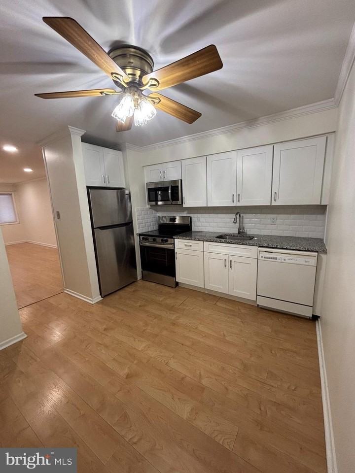 D22 Avon Dr - Photo 6 of 14