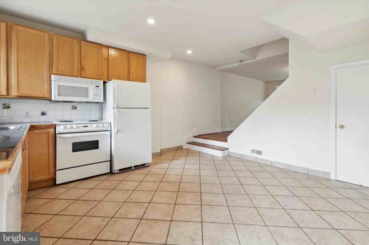 189 Maiden St - Photo 5 of 15