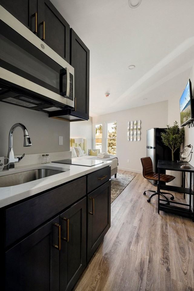 138 Wickham Ave #1056791P - Photo 3 of 17