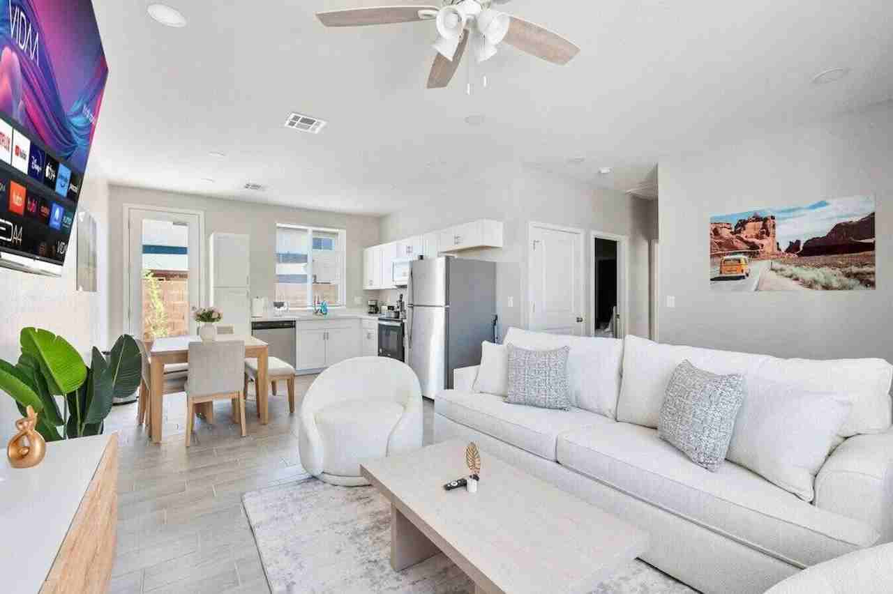 6612 W Paradise Ln #1240449P - Photo 4 of 38