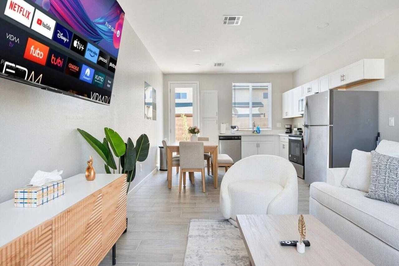 6612 W Paradise Ln #1240449P - Photo 5 of 38