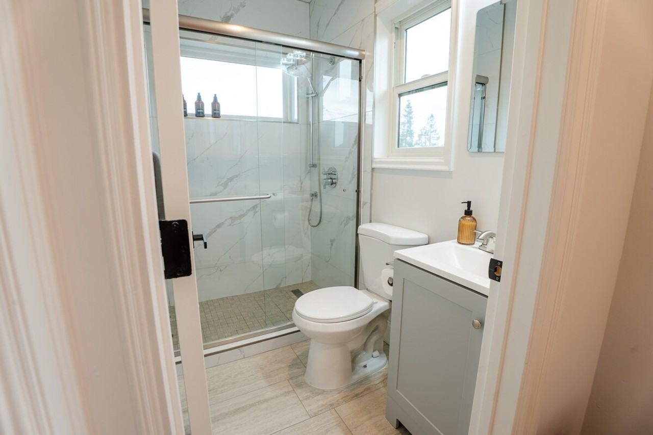 661 Hampshire Ave #1373796P - Photo 6 of 46