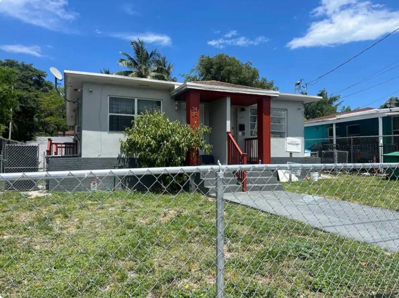 261 Nw 34th St #1378984P - Photo 2 of 22