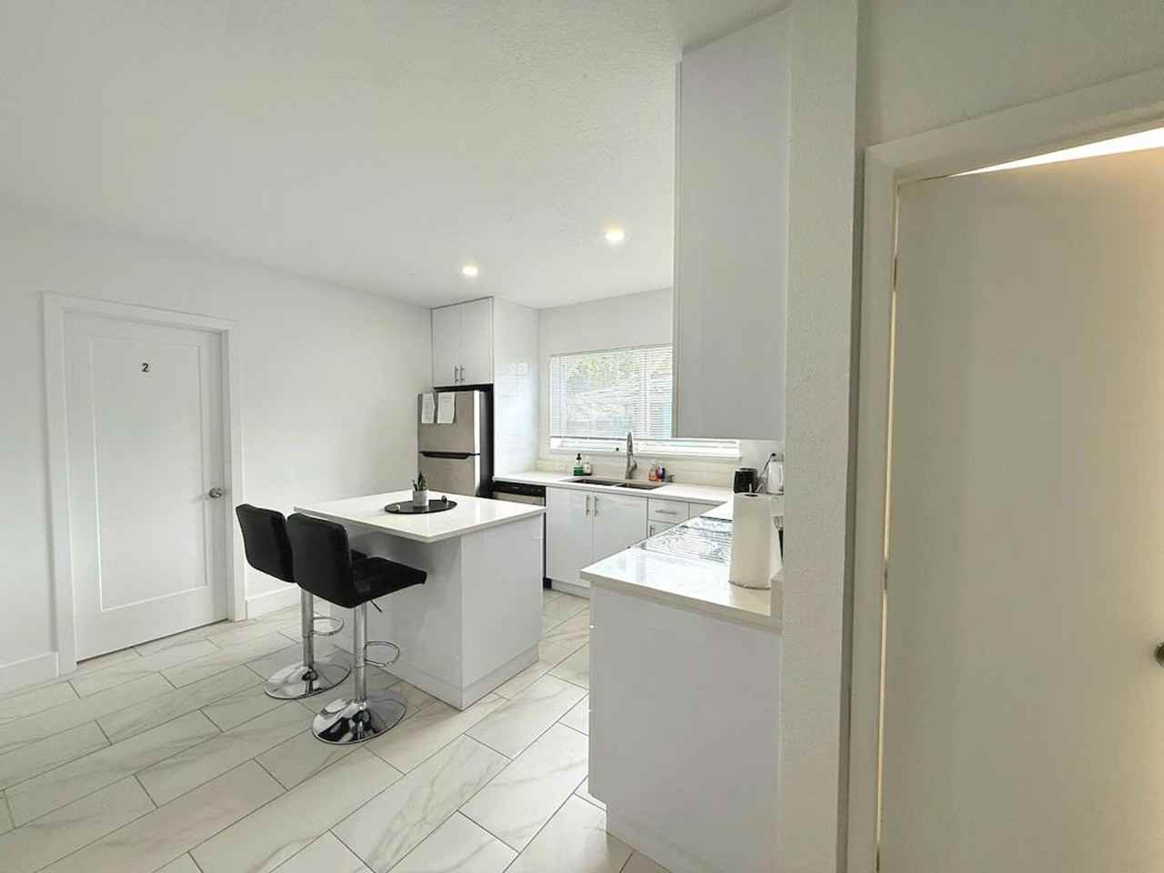 261 Nw 34th St #1378984P - Photo 7 of 22