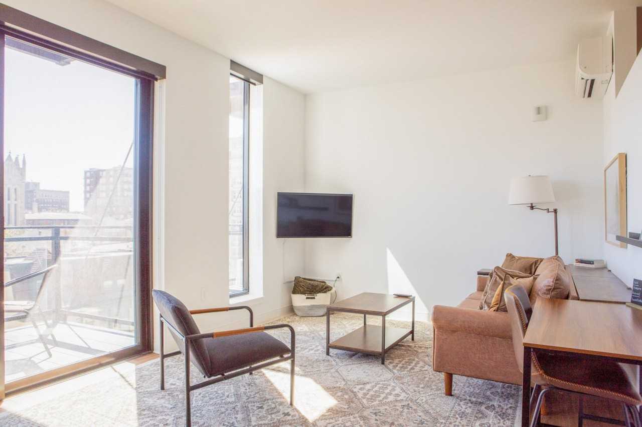 1237 N Van Buren St #1379020P - Photo 2 of 47