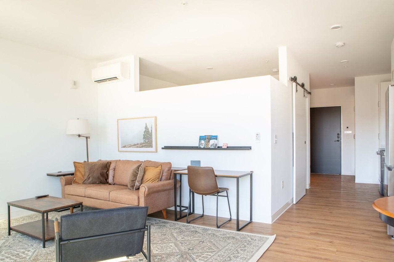 1237 N Van Buren St #1379020P - Photo 4 of 47