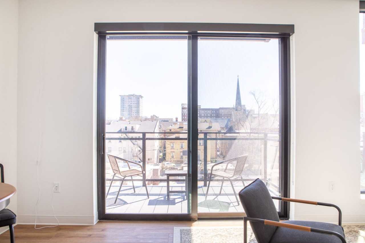 1237 N Van Buren St #1379020P - Photo 7 of 47