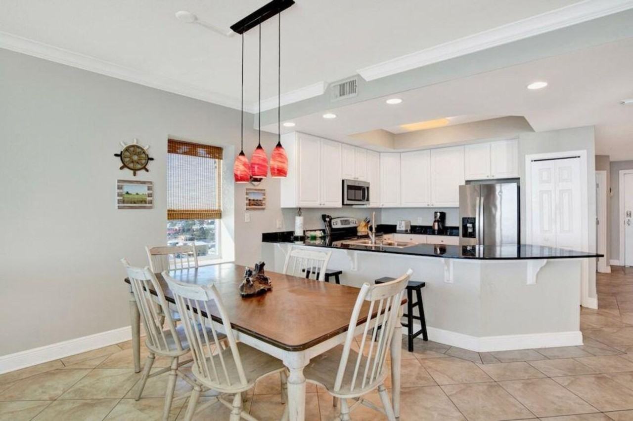 365 E Beach Blvd #1380986P - Photo 3 of 30