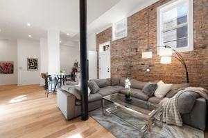 featured image of 1941 W Augusta Blvd