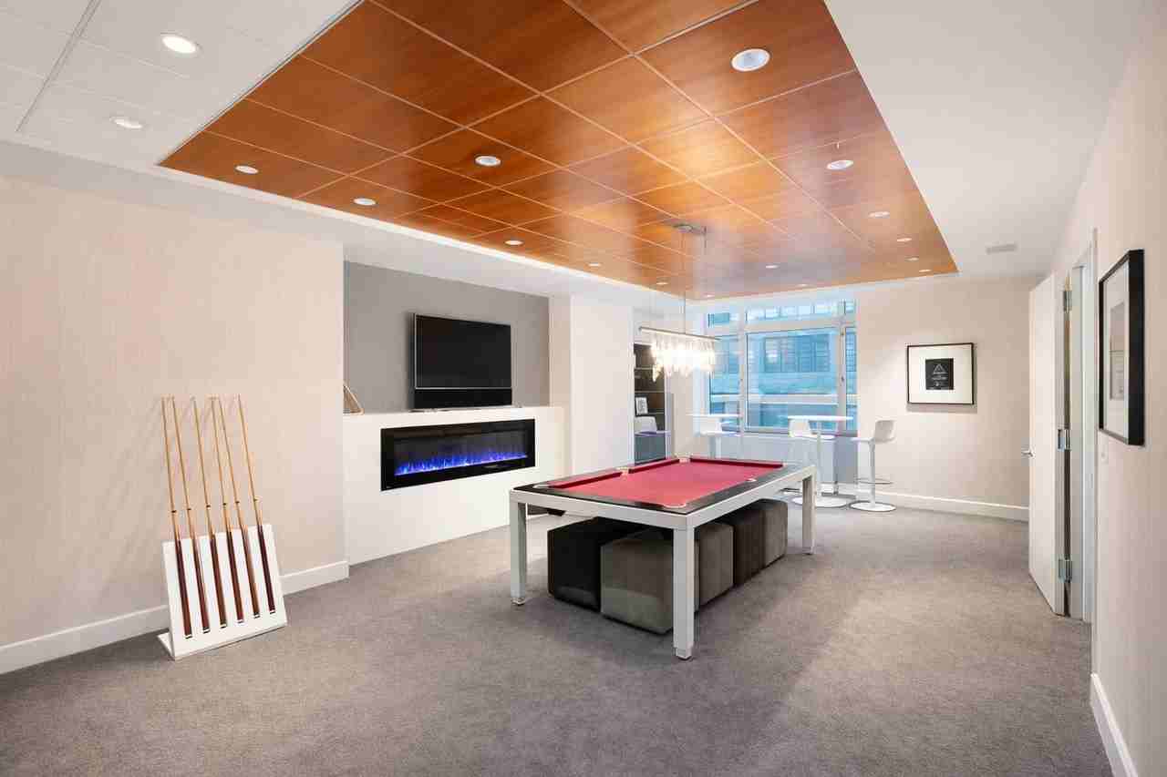 350 W 43rd St #1471717P - Photo 7 of 31