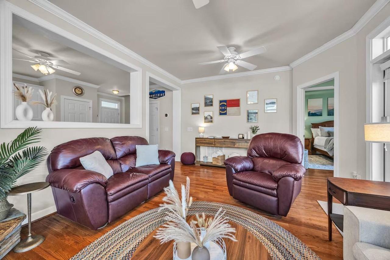 270 Creatwood Trl #1383576P - Photo 3 of 37