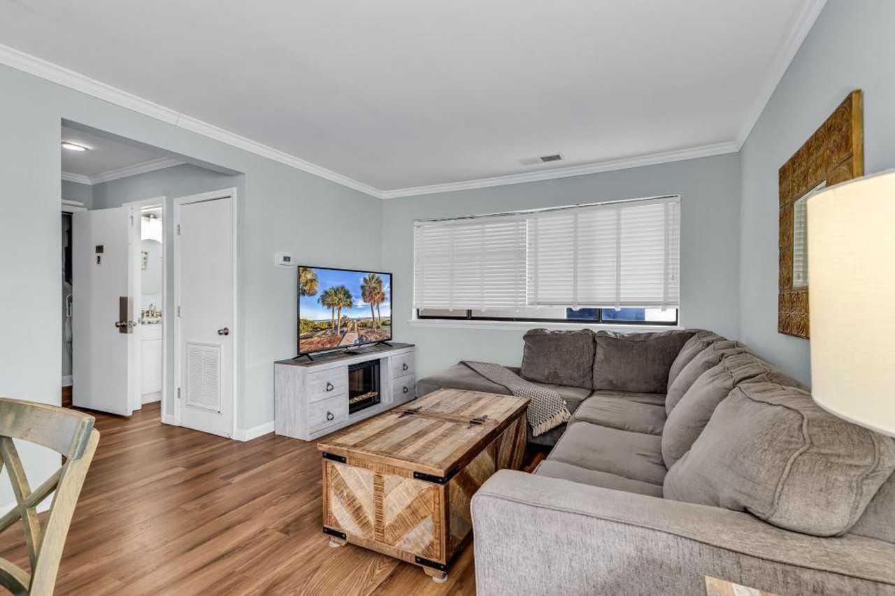 202 75th Ave N #1383725P - Photo 3 of 30